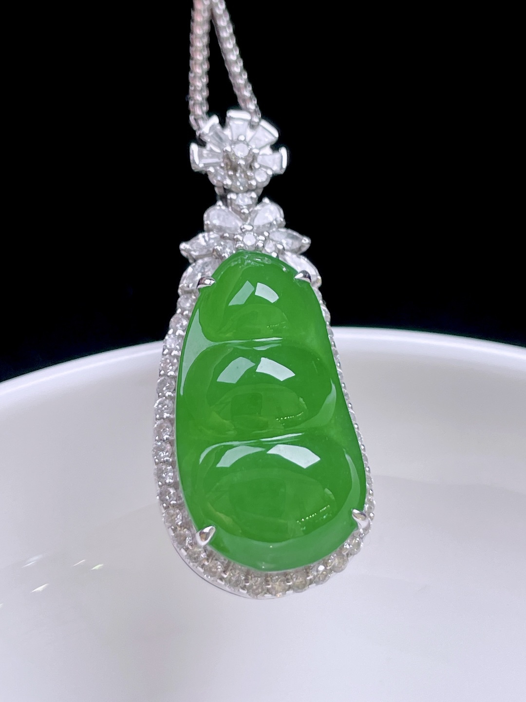️ 满绿福豆 色泽浓郁，种老水润，18k金镶嵌 整体：32/13.7/12 裸石：20.2/11.3