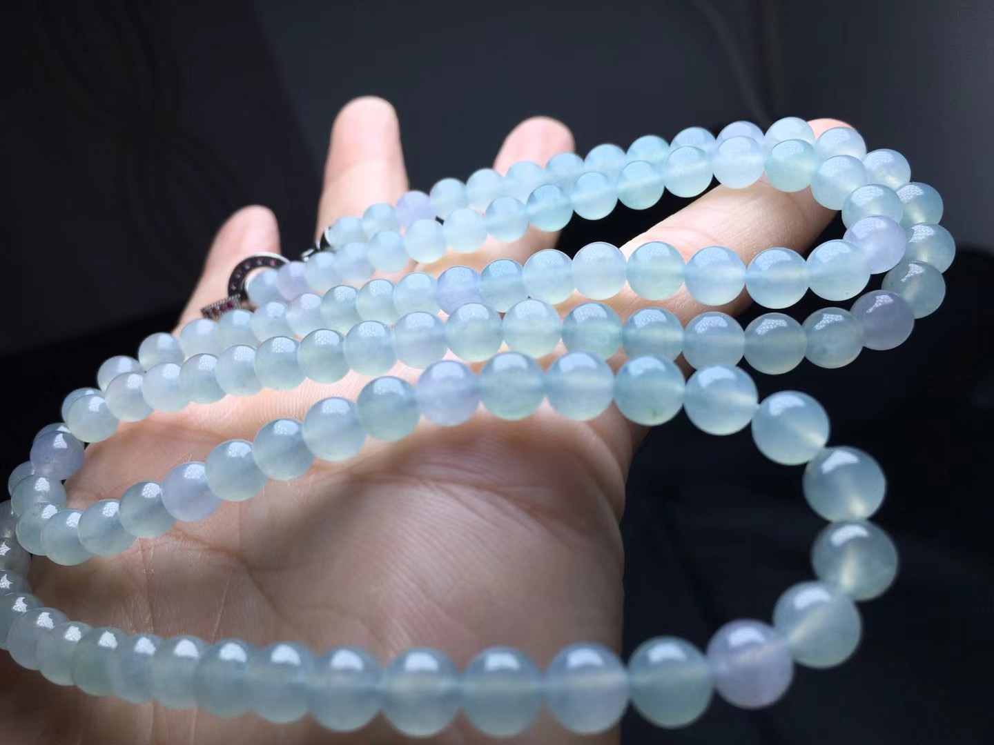 种珠链，卡6mm，118颗，种好，玉质细腻，均匀，透水润，度极高，颗颗精选