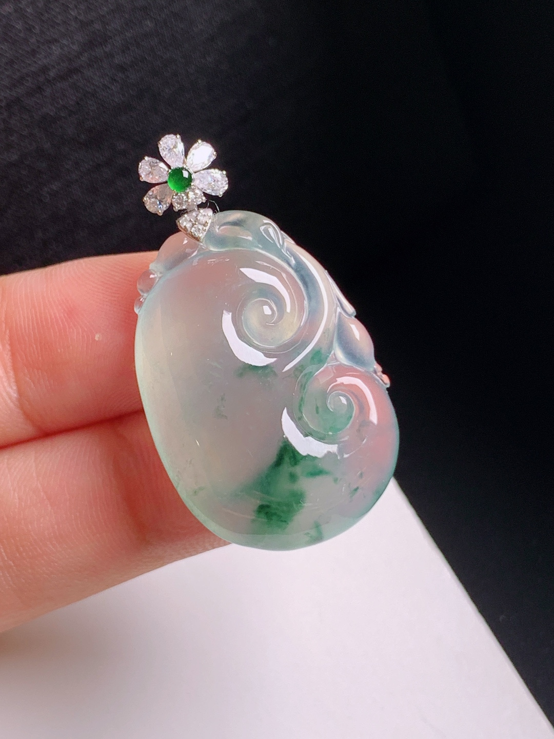 冰种飘花如意吊坠，冰润通透，飘花灵动，吉祥安康，530901