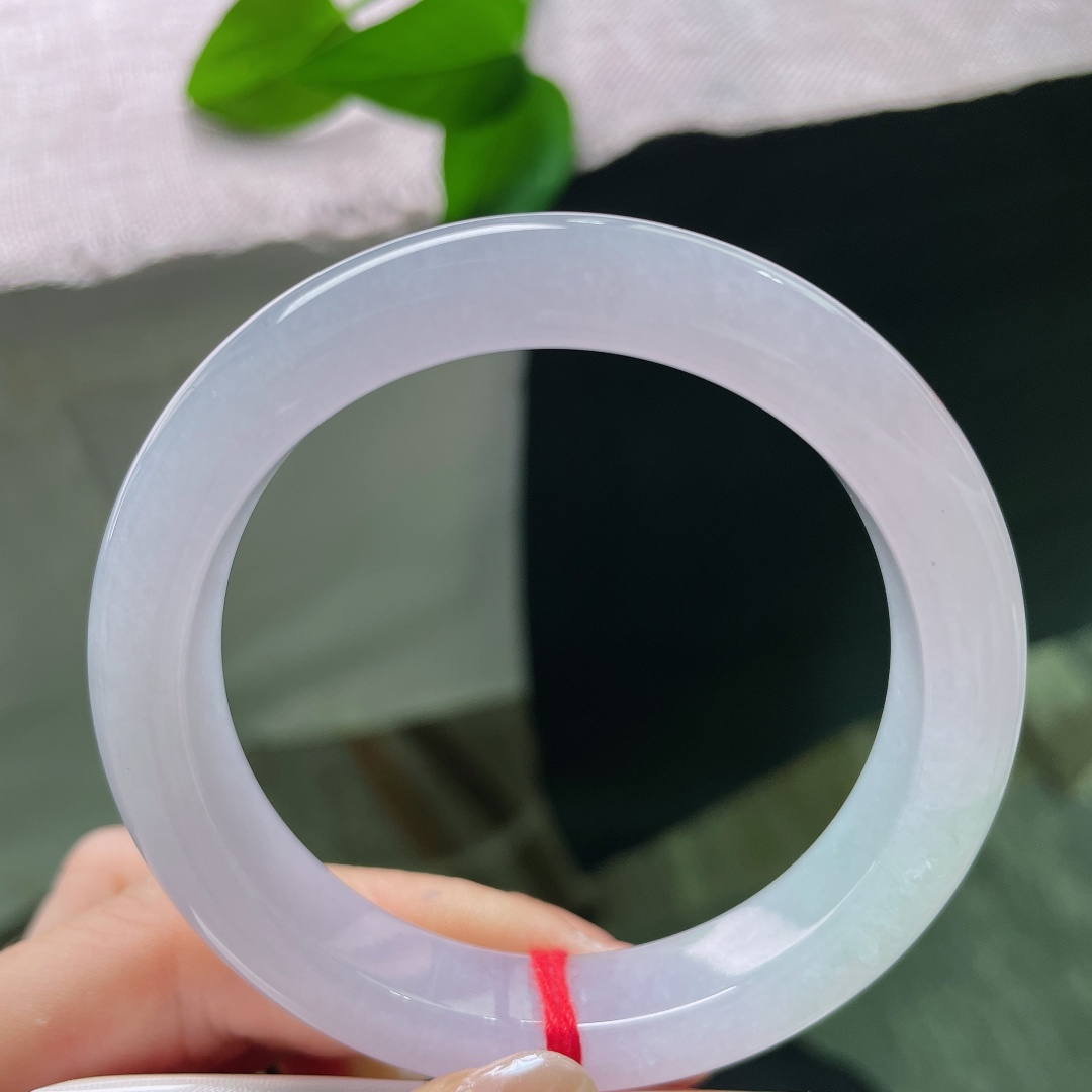 紫底正圈，无裂，温婉恬淡，紫气氤氲，零星洒金点缀其间，添几分天然灵趣，氛围感温柔仙气。ss58063a
