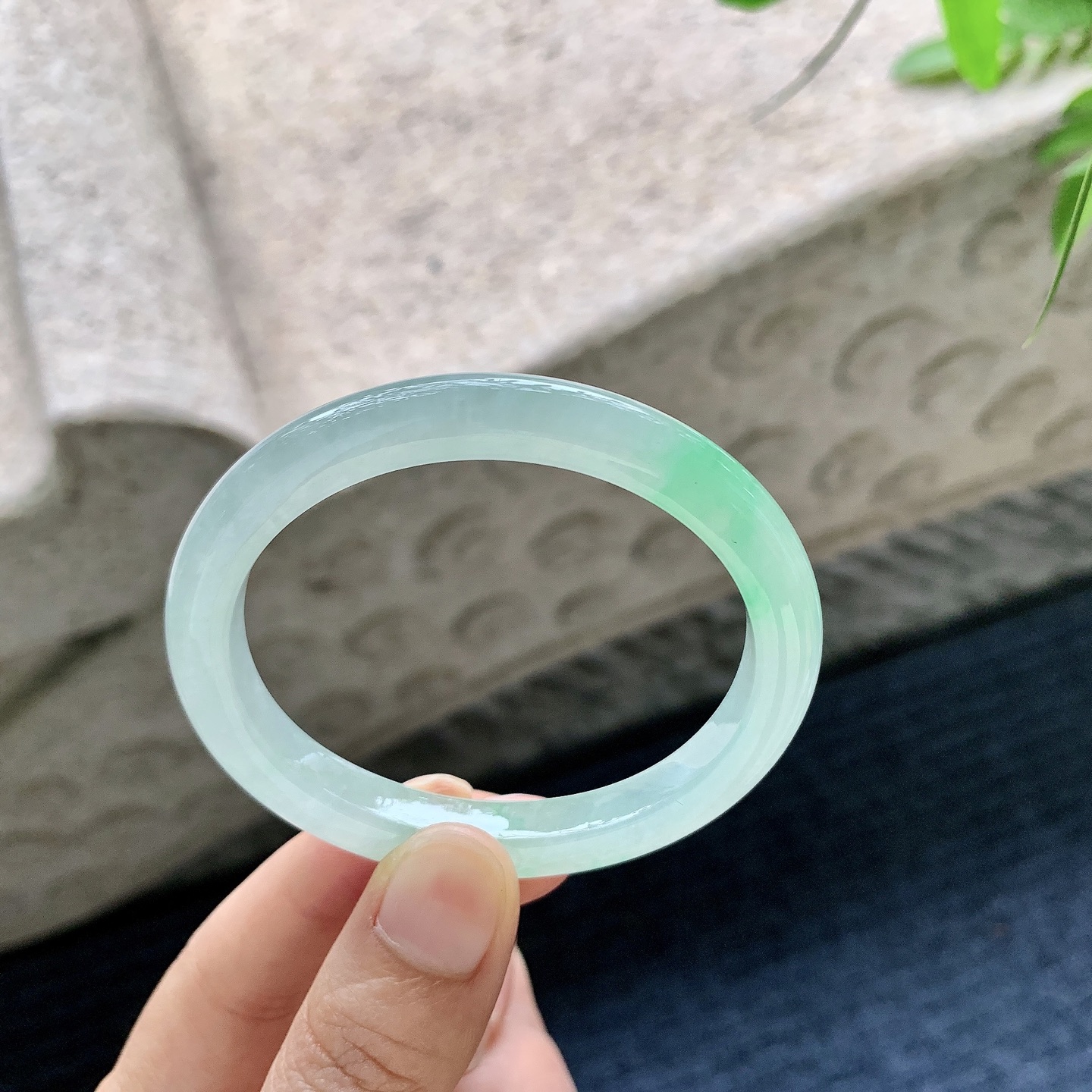 糯冰飘绿，水润，种老，细腻，打灯有纹线
