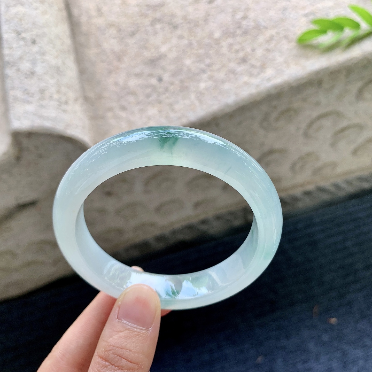 正圈56 57，圈口57/13/8.6，编码AD090413，描述冰飘花，清透，水润，种老，细腻，无裂。