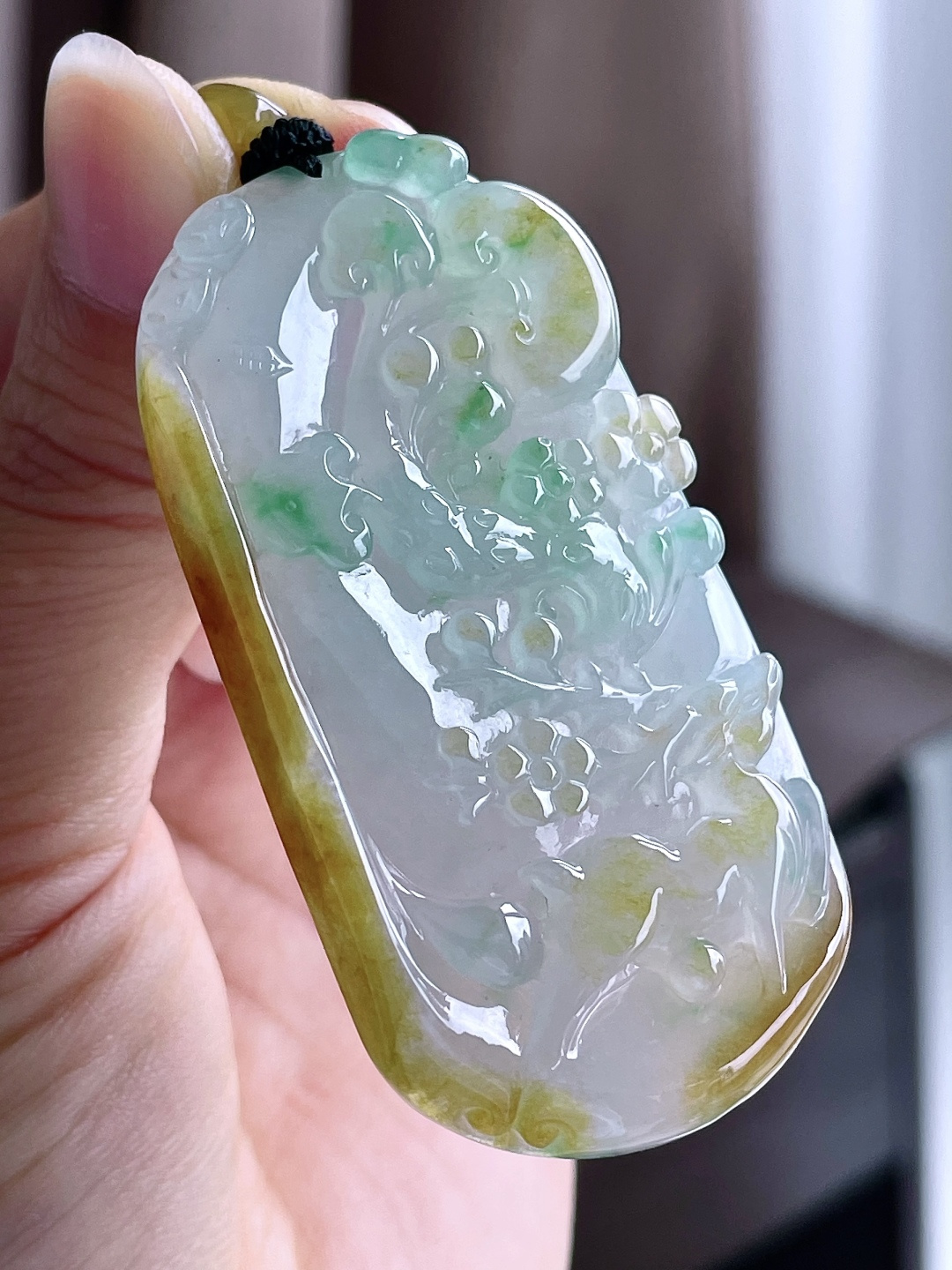 冰黄加绿鹿牌一路繁花吊坠,缅料,无裂,性比高,厚装,尺寸63.2-32.5-6.6,重量35.5克