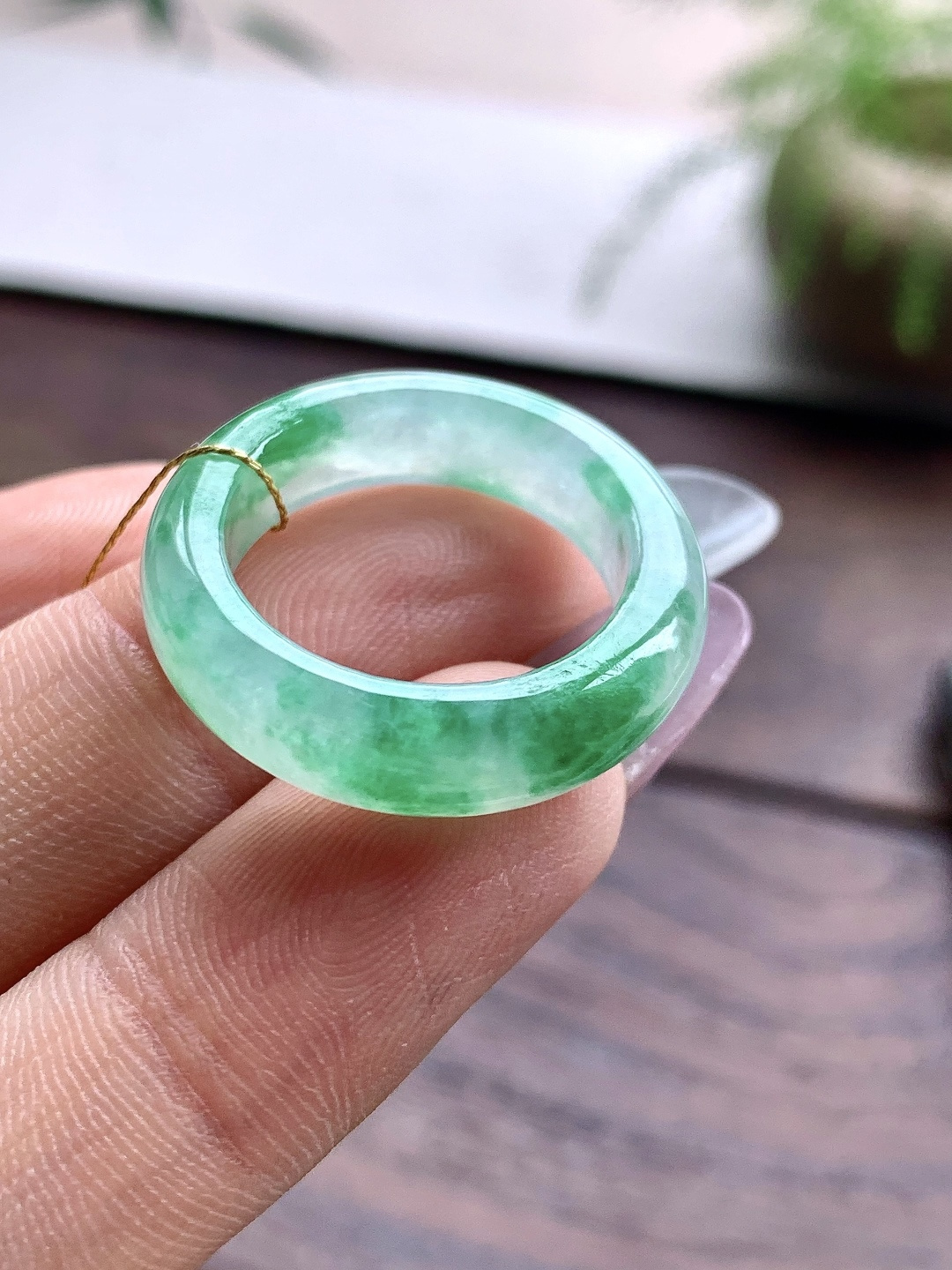 裸石冰飘绿花戒圈指环,说明性比高飘花,尺寸5.9-3.7,圈口17号,重量4.4克