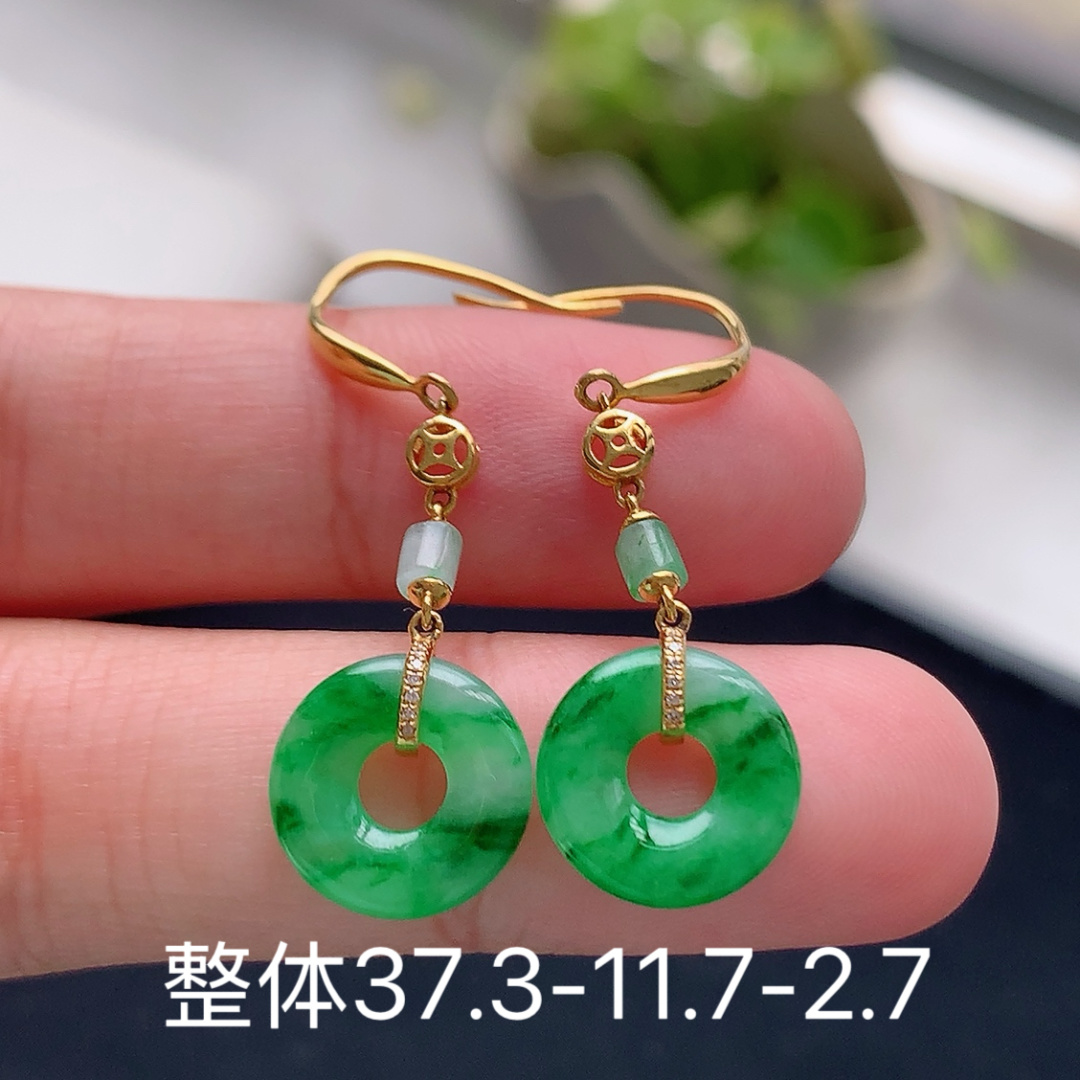 冰飘绿甜甜圈耳坠 色泽均匀，品相饱满 水润十足 佩戴精致迷人 货号68903，37.3-11.7-2