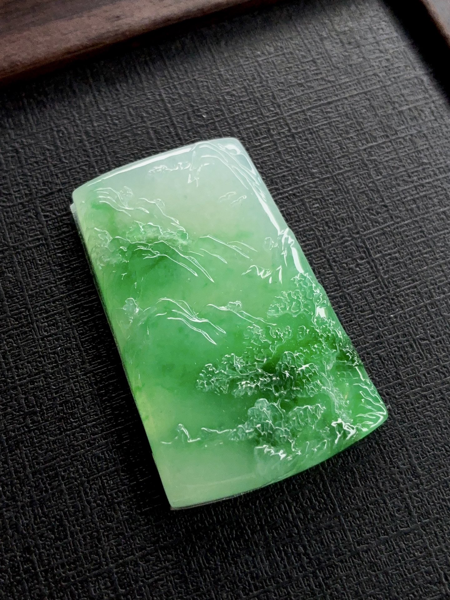冰绿山水牌，尺寸：46.4×29×6