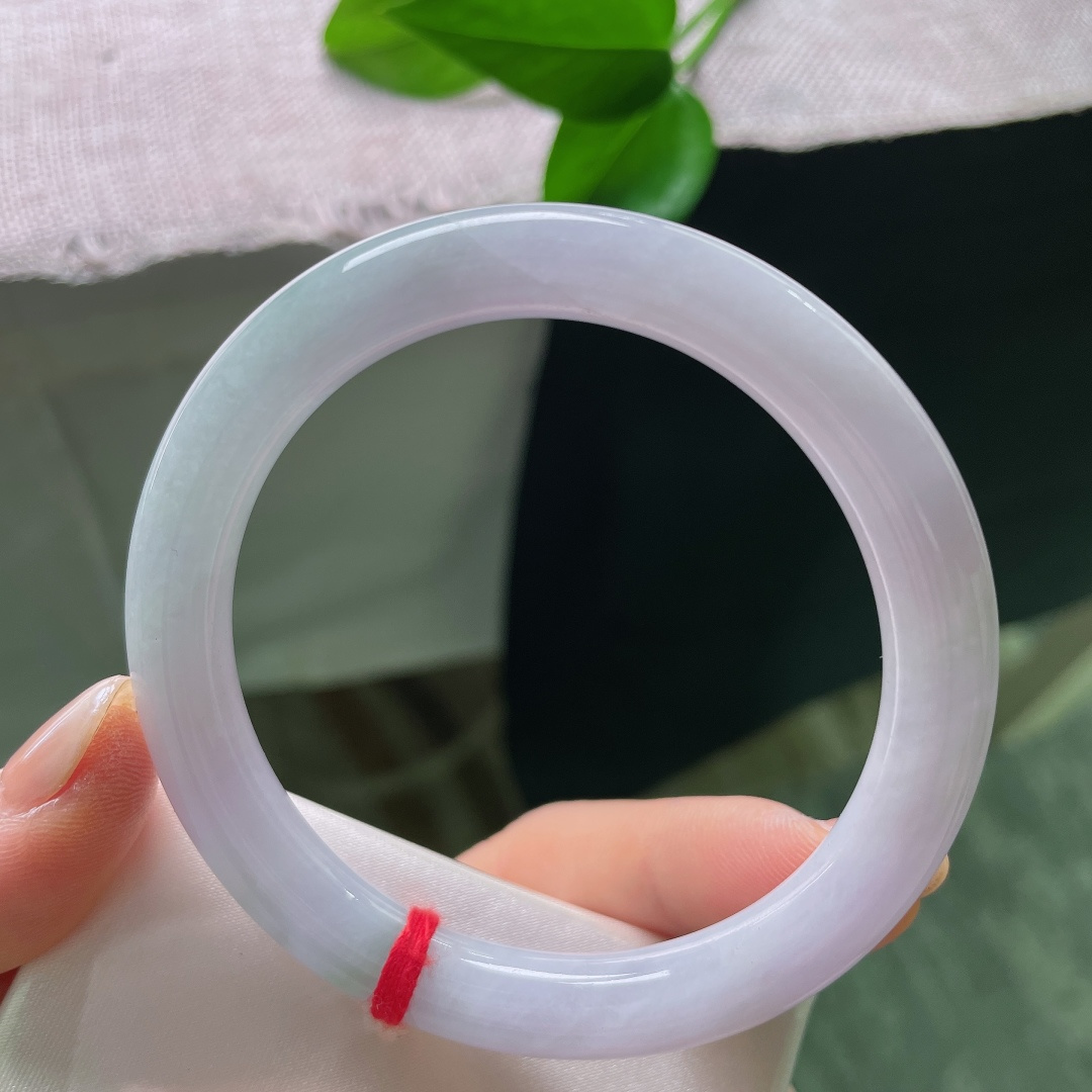 57.6/9.6，圆条，一点皮纹，浅紫清浅淡雅，不浓不艳，紫与淡青缓缓相融，朦胧如烟，仙气悠然。ss57882a
