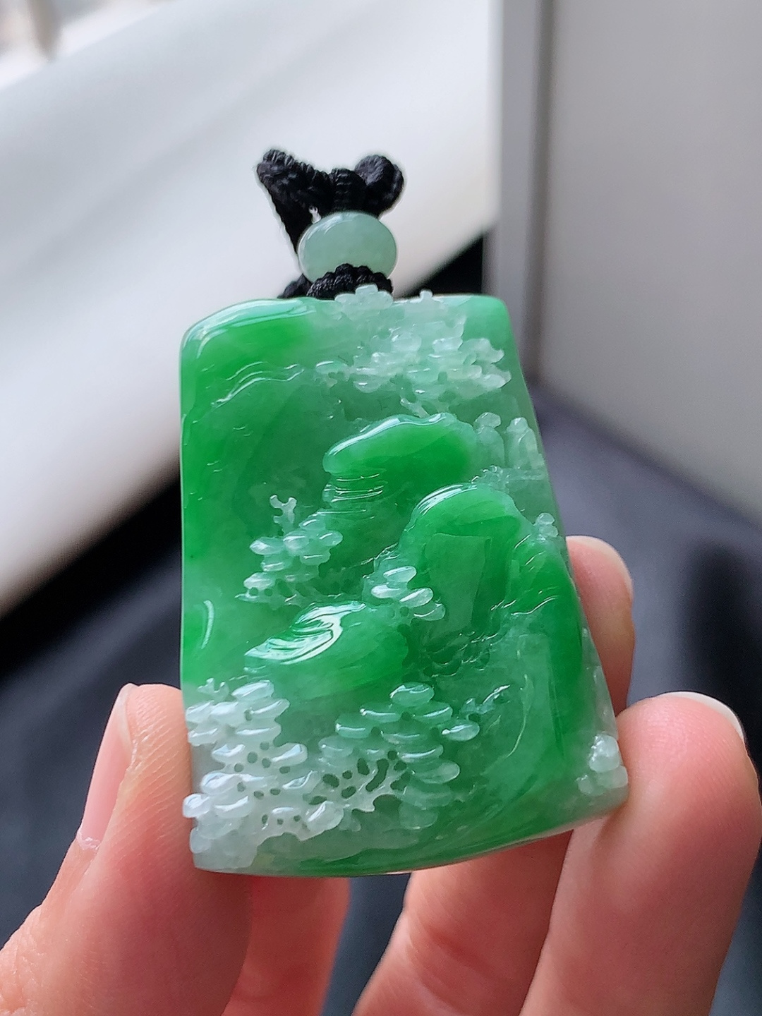 冰飘绿山水牌挂件 翠色明媚，底子细腻莹润，佩戴清新优雅 货号24815，41.6-28.6-10.4