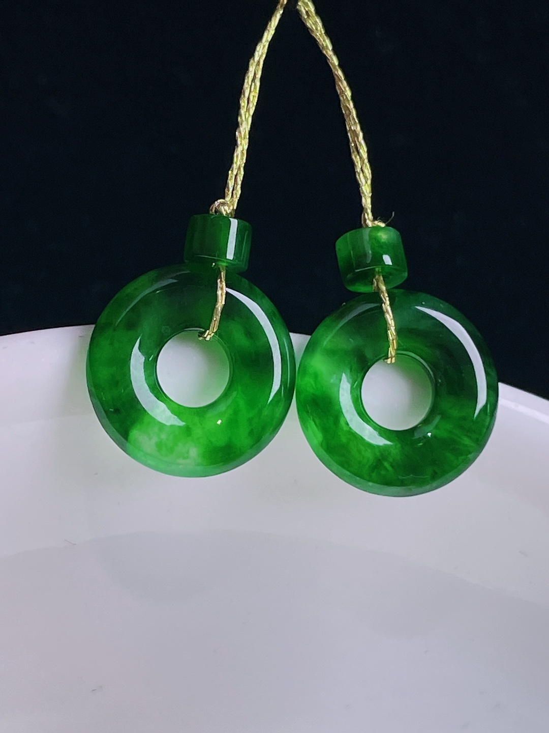 ️辣绿耳坠，老种起光，细底通透，尺寸：11.9/2.6mm0904