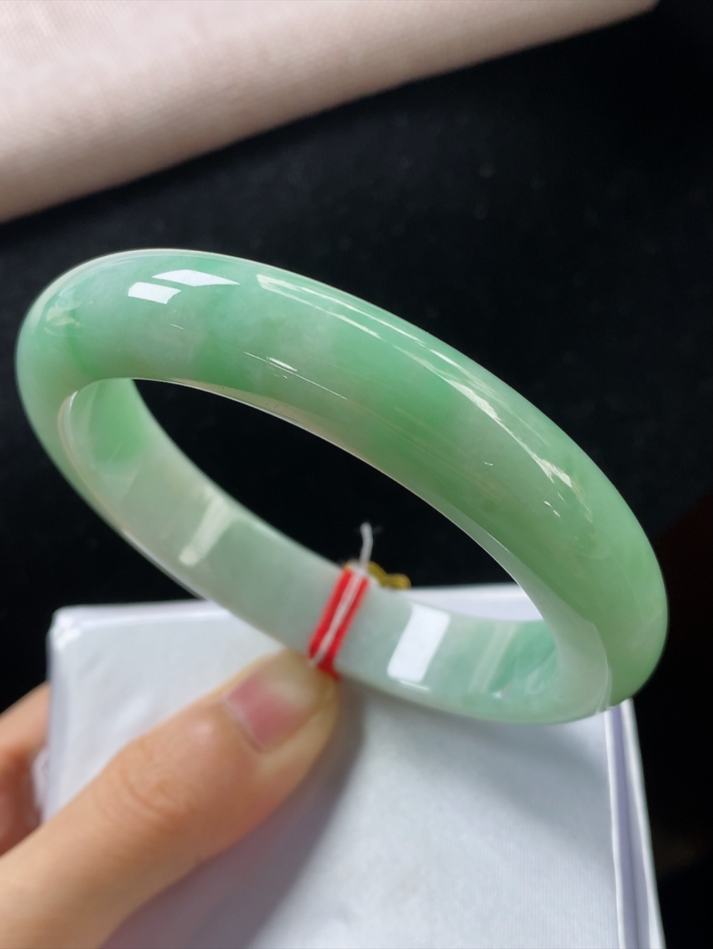 正圈飘绿手镯，圈口尺寸58.5-12.5-9.5mm,904xdz