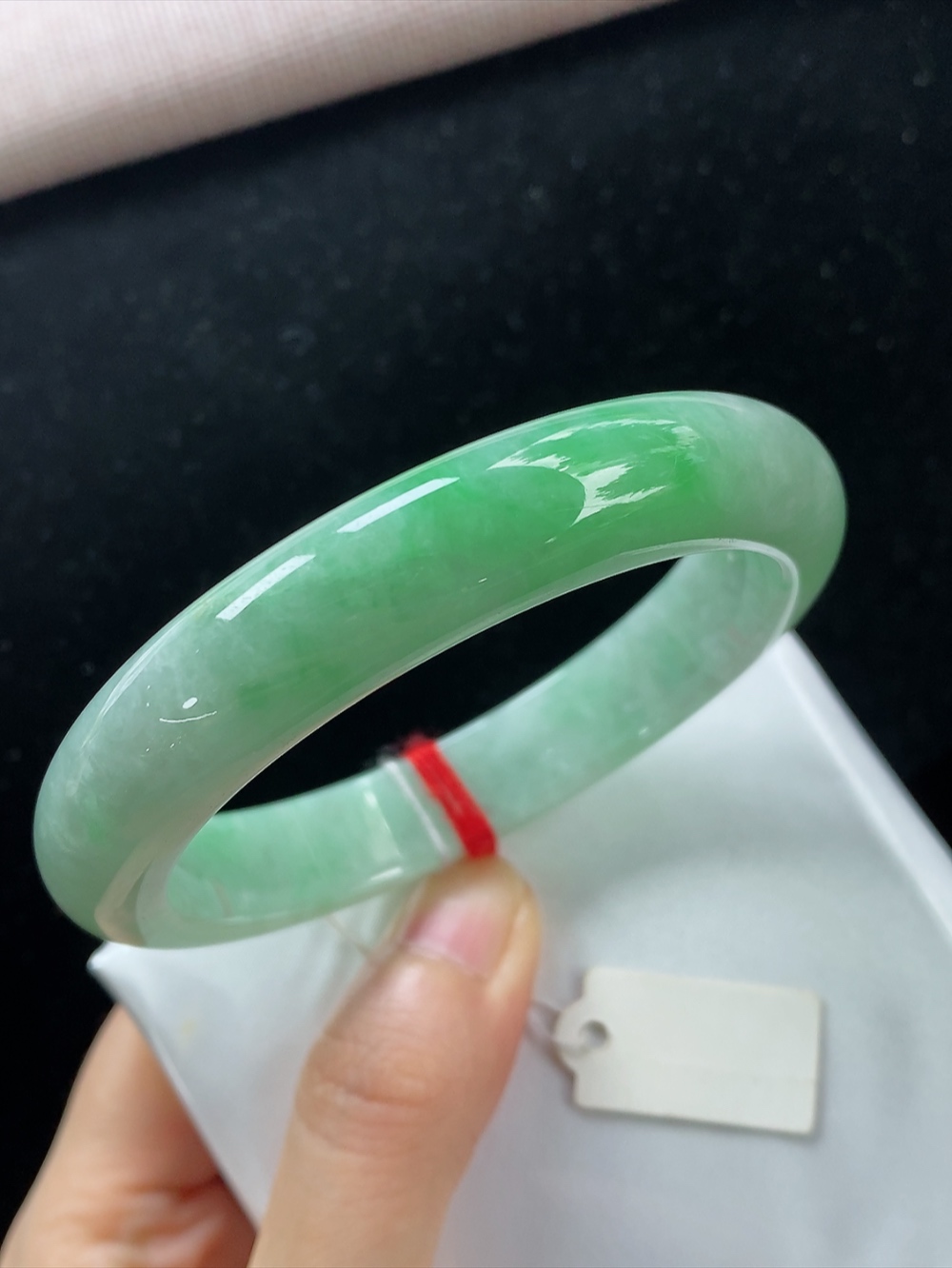 正圈飘绿手镯，圈口尺寸58.1-12.1-9.7mm,904xdz