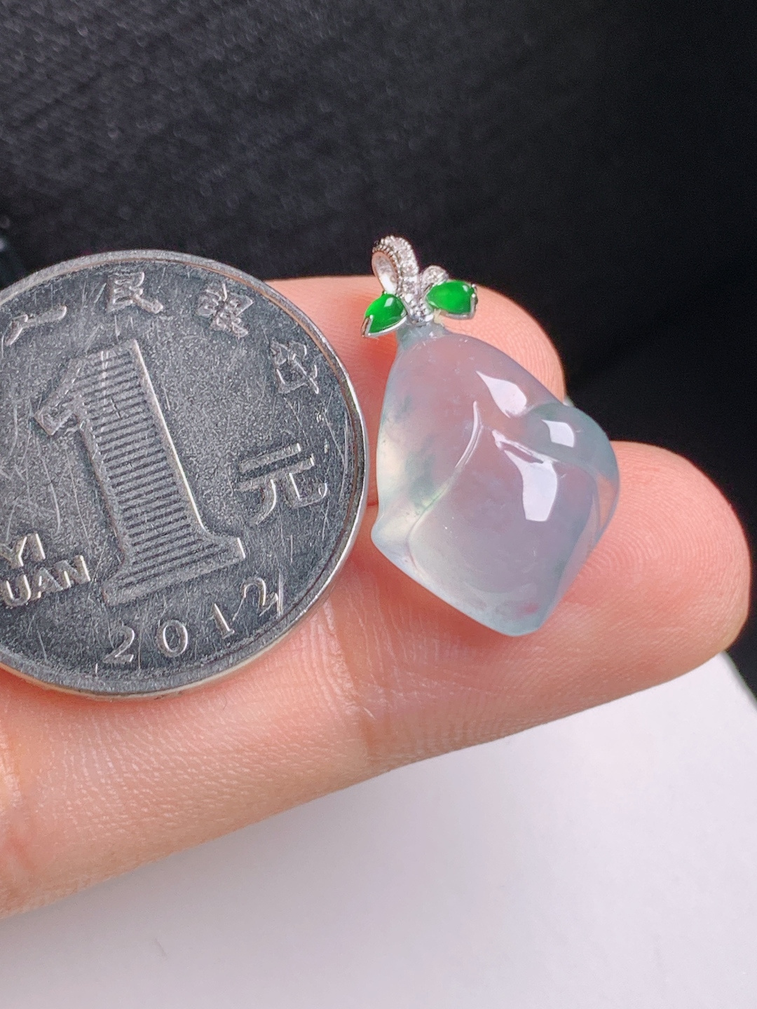 冰种玉兰花吊坠，清莹透亮，圆润饱满，福寿安康，530901