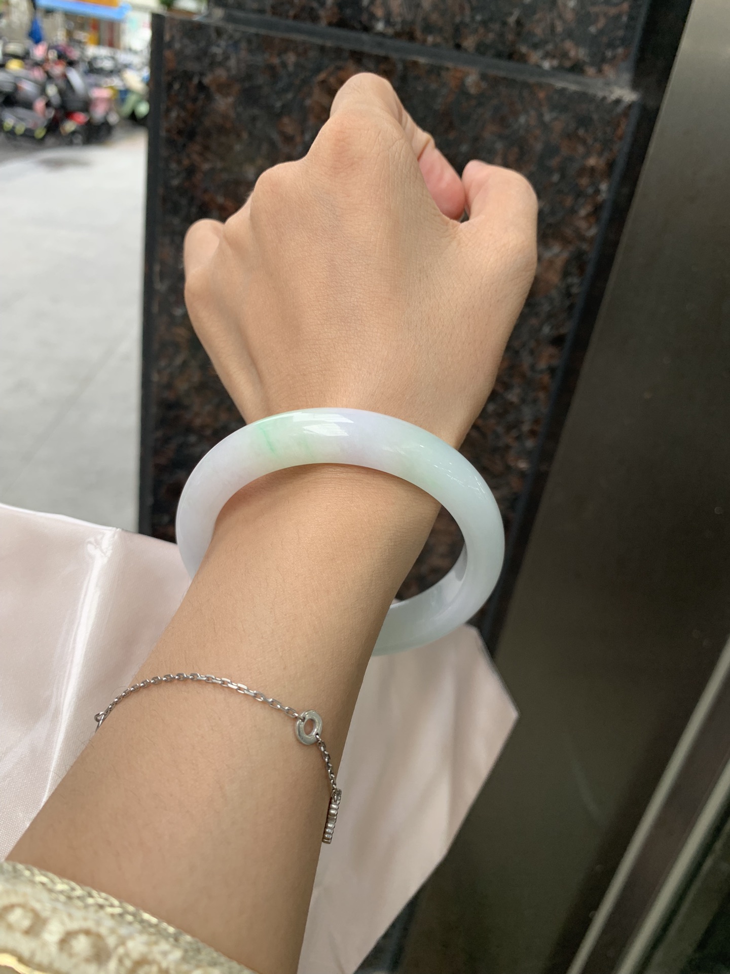 春彩正圈,0921-X750,打灯棉线，底妆干净细腻，阳绿花色碰上梦幻般的春，像是融化了的春天，所有的美好交织在一起，让人心生宁静而淡淡的欢喜