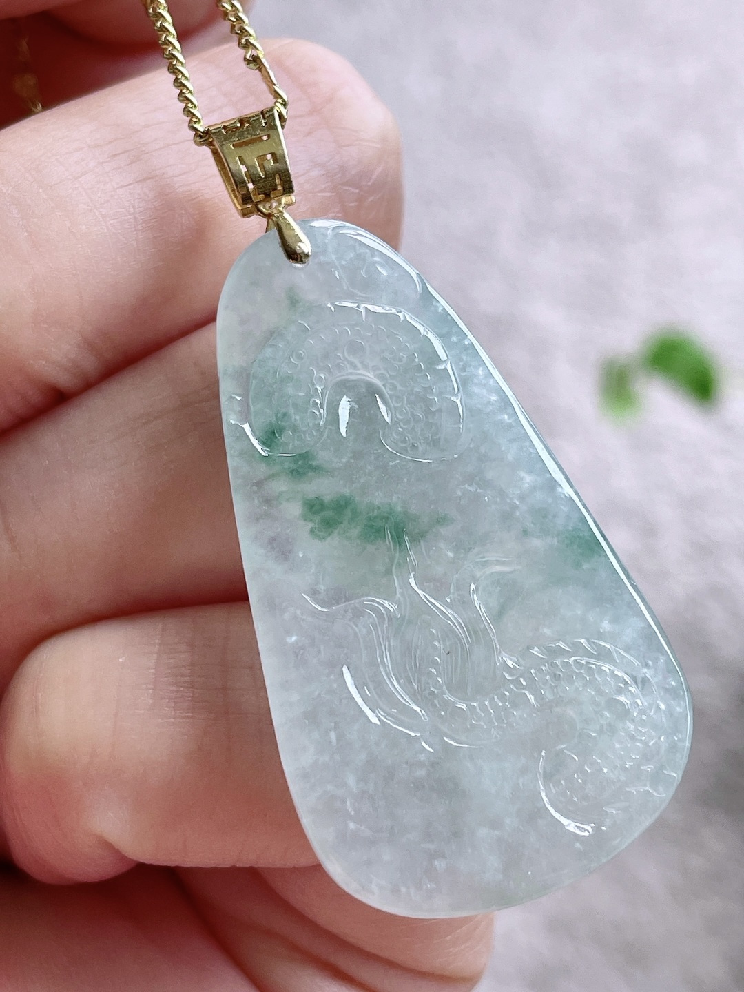 糯冰飘花龙牌吊坠,18k金镶嵌,无裂,性比高,厚装,整体50.3,裸石42.4-24.4-6.3,重量12克