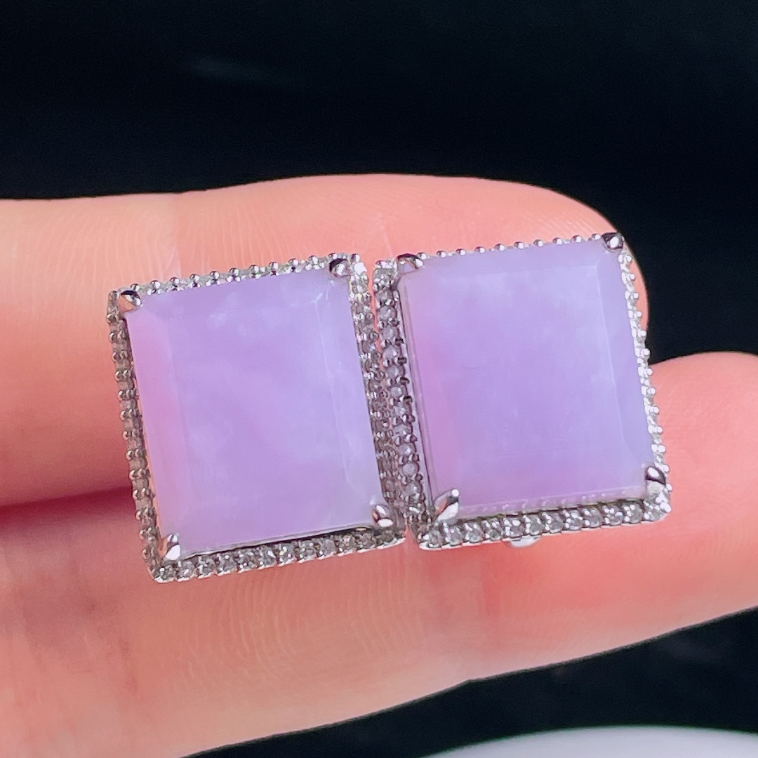 耳坠，18k镶嵌，老种起光，细底通透，尺寸：裸石14.6/12.7/4.6mm0904