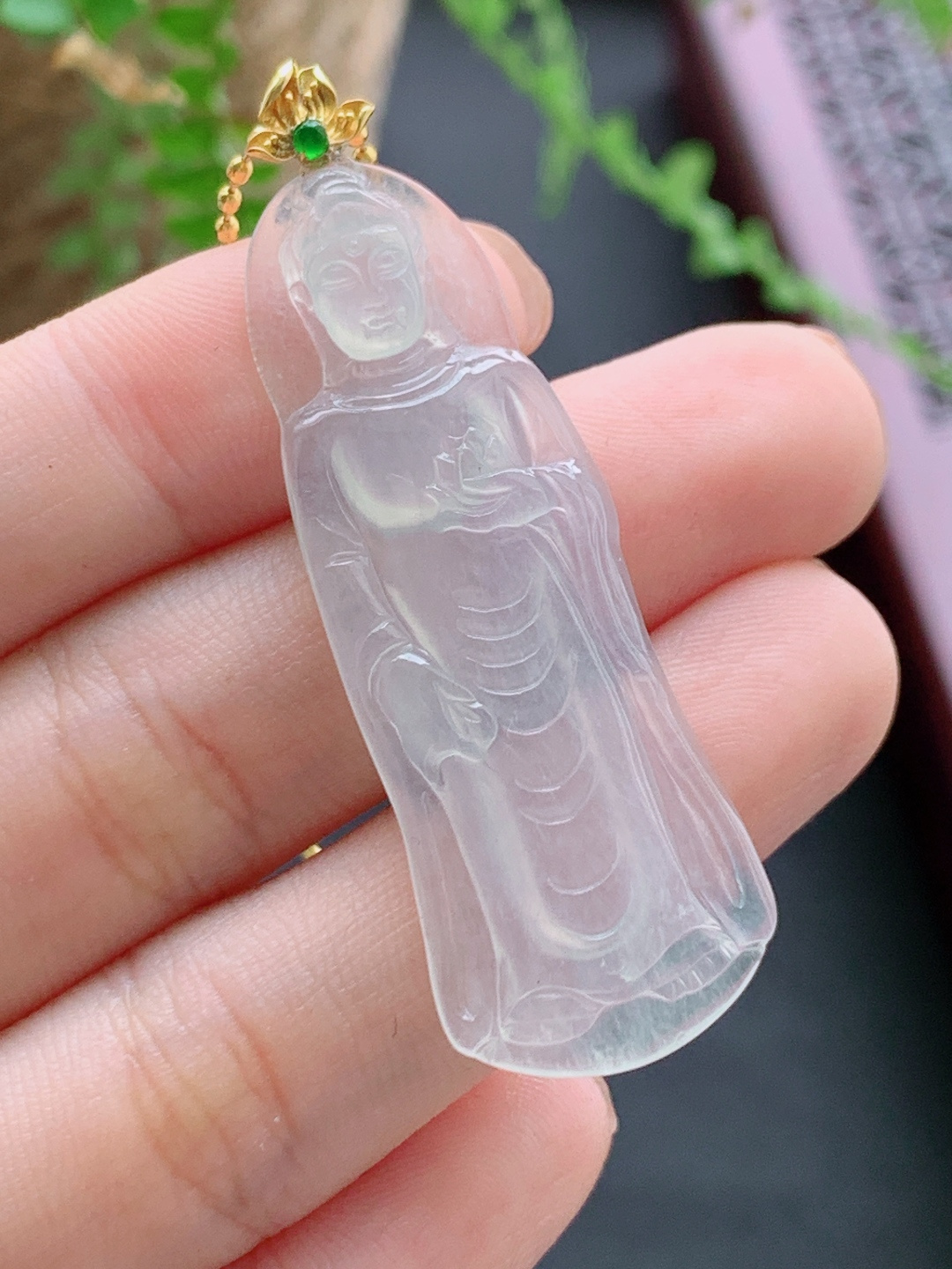 冰大势至菩萨牌持莲观音牌吊坠,18k金镶嵌,性比高,站观音,整体56.7,裸石51.3-18.8-4.8,重量7.7克