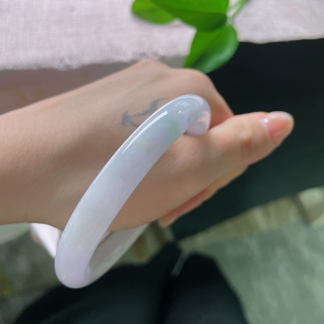 57.6/9.6，圆条，一点皮纹，浅紫清浅淡雅，不浓不艳，紫与淡青缓缓相融，朦胧如烟，仙气悠然。ss57882a