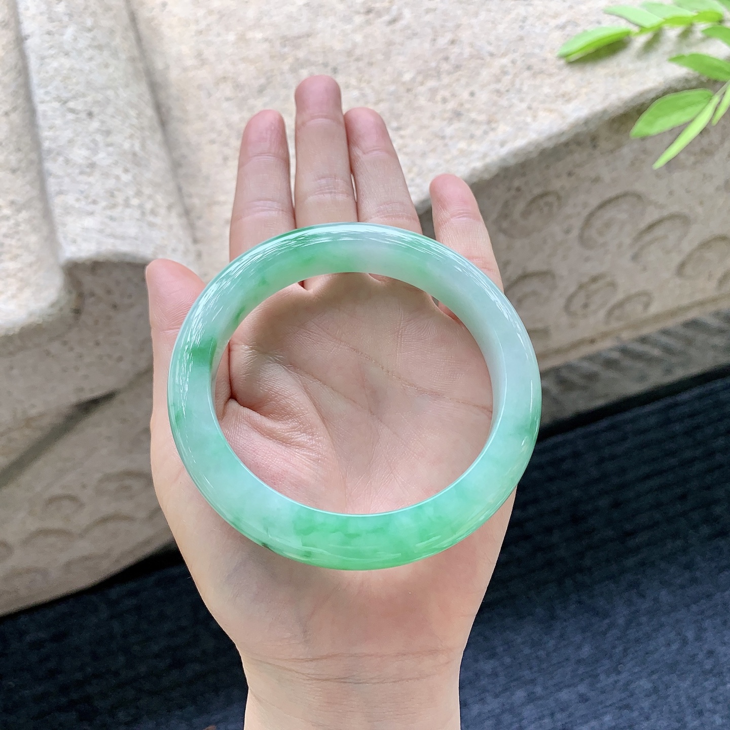 正圈62 63，细糯飘阳绿，水润，种老，细腻，无裂