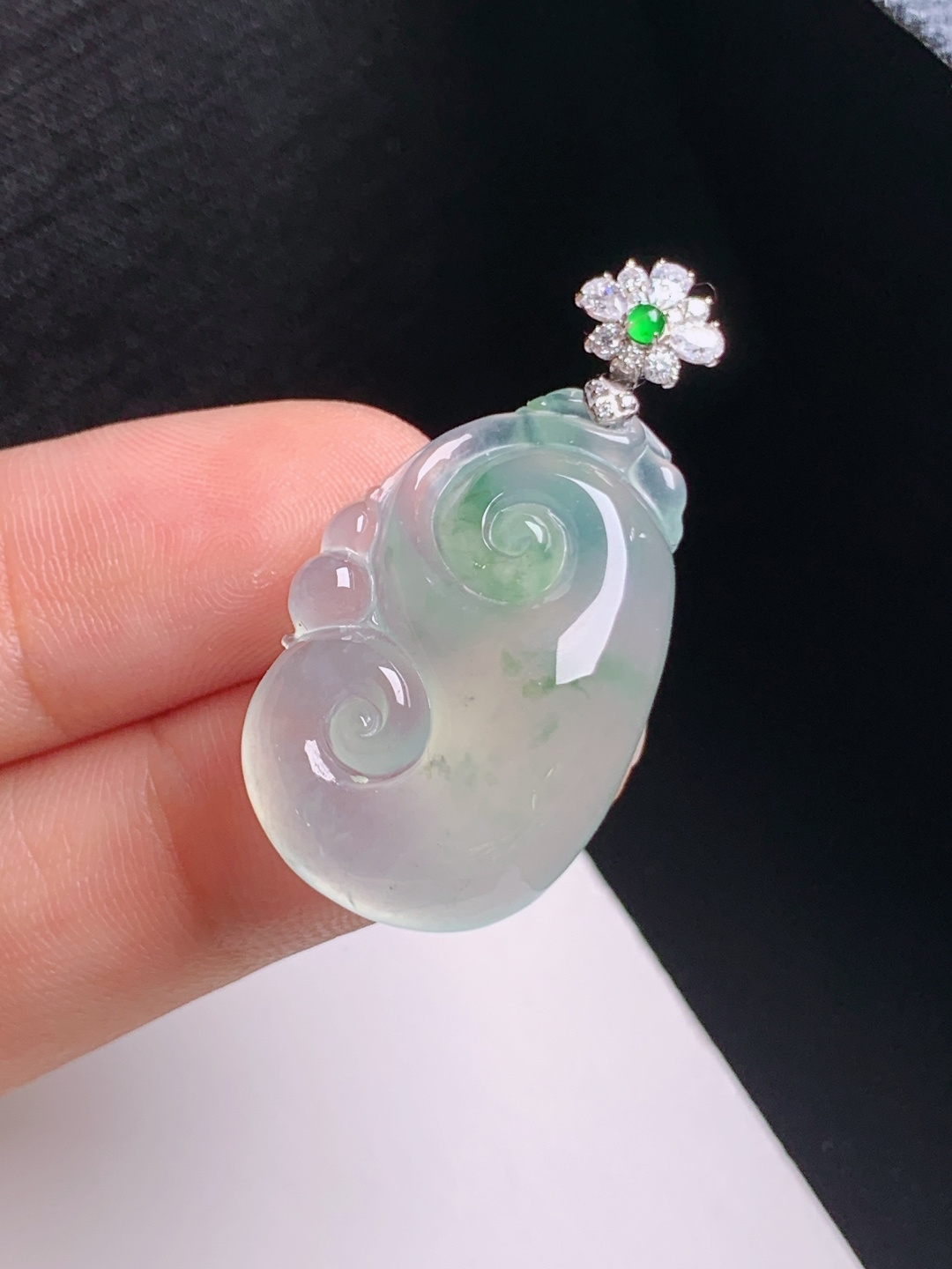 冰种飘花如意吊坠，种老起光，线条流畅，万事如意，530901