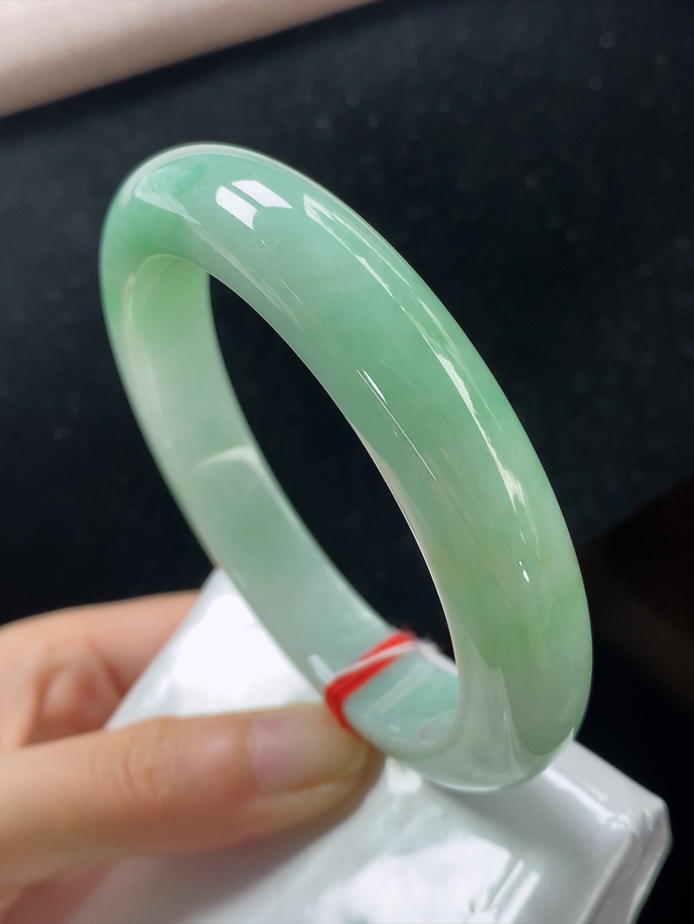 正圈飘绿手镯，圈口尺寸58.5-12.2-9.4mm,904xdz