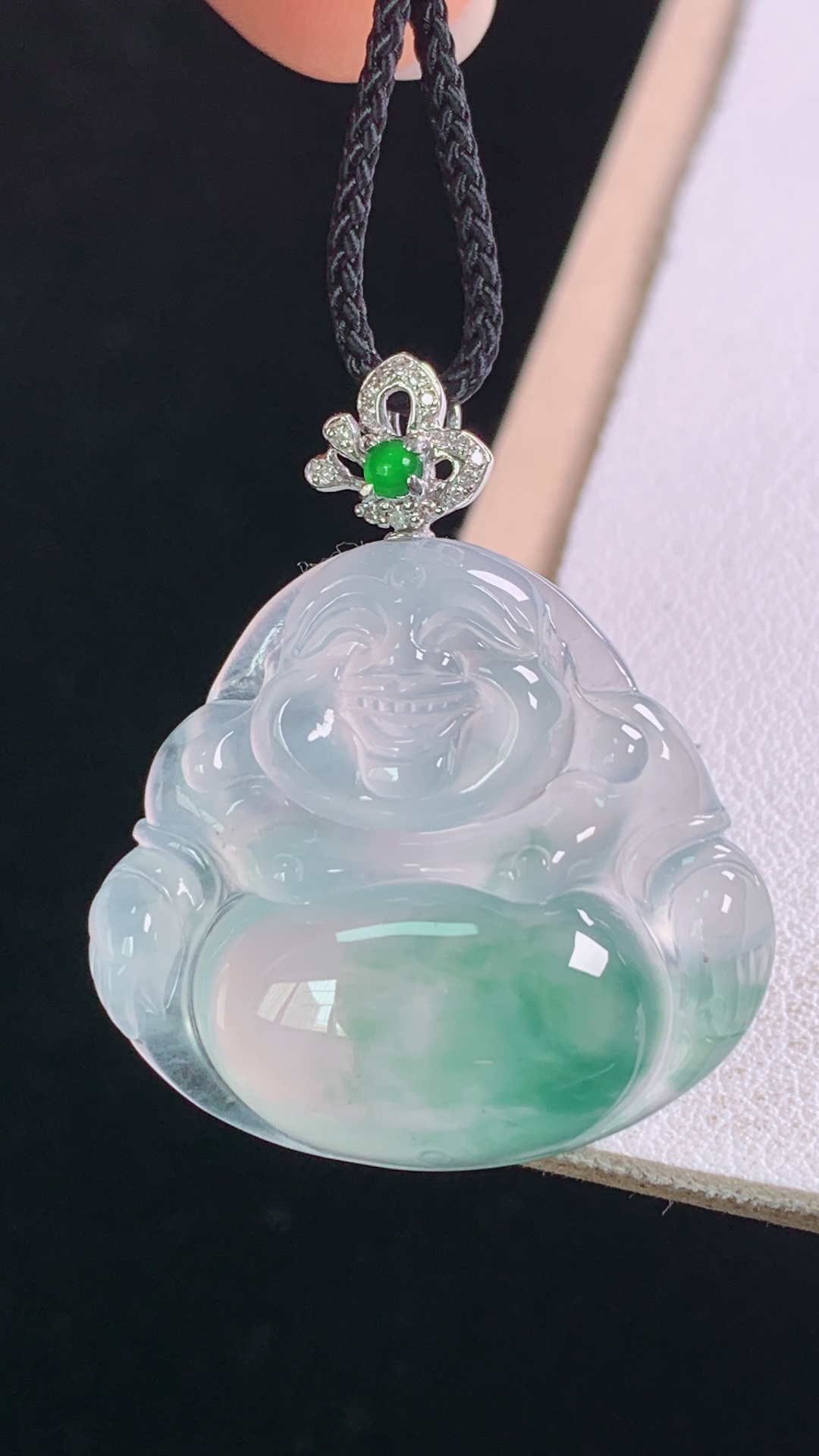 冰飘花佛公吊坠，18K真金真钻，花色灵动，冰清玉洁，无裂，尺寸:32.5-24.8-5.6mm