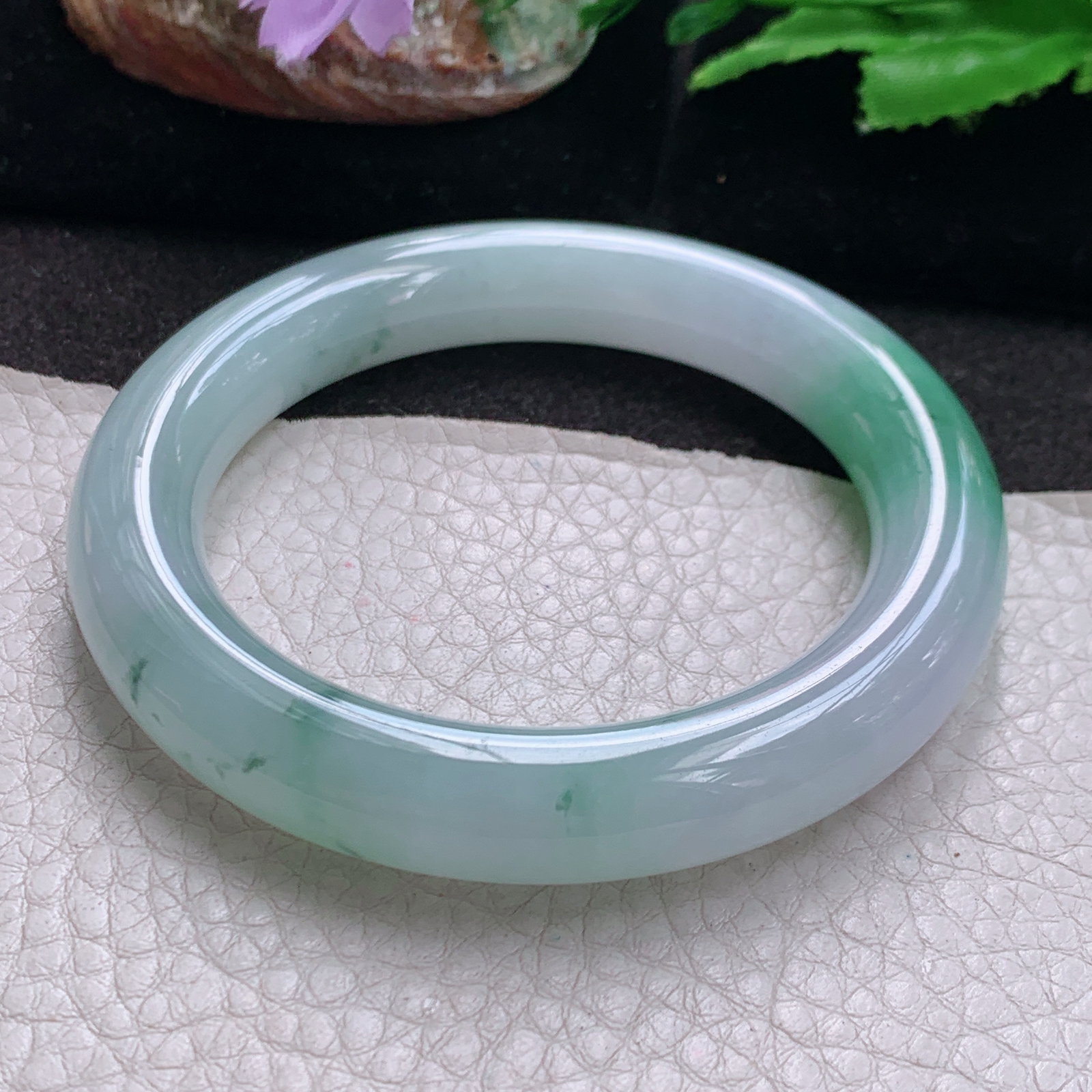 ay自然光55*11*11美人镯 缅甸翡翠a货高品质清新飘绿圆条玉手镯