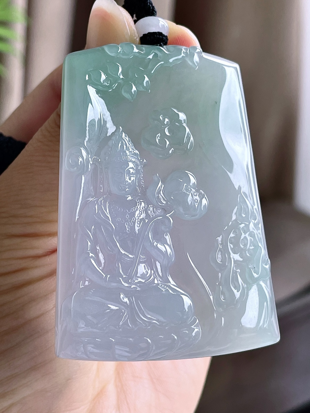裸石冰种飘花观音牌吊坠，无裂，性比高，厚装，尺寸65.4-47.6-7.3，重量58.6克