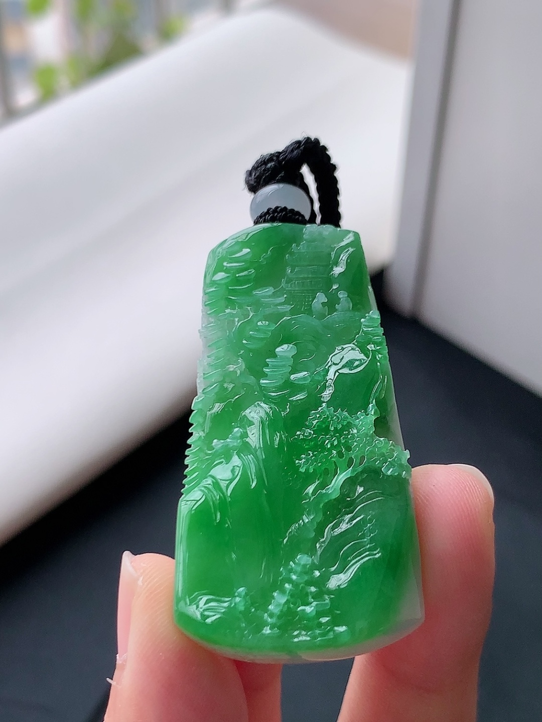 冰飘绿山水牌挂件 翠色明媚，底子细腻莹润，佩戴清新优雅 货号24903，48.9-25.1-8.0