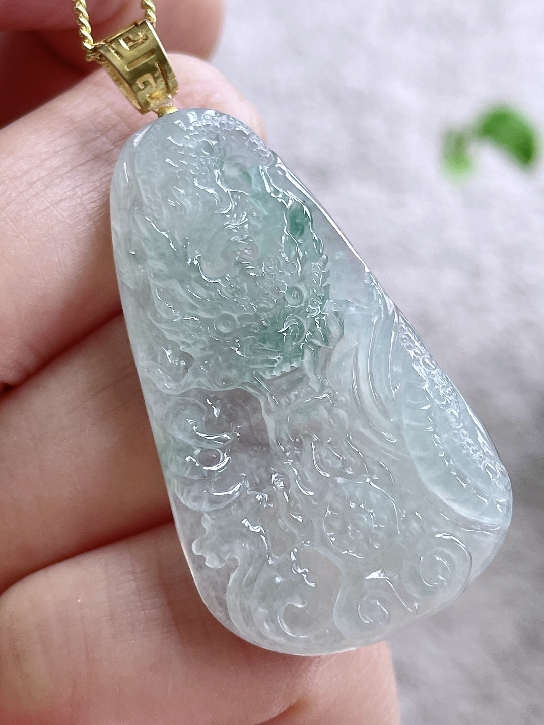 糯冰飘花龙牌吊坠,18k金镶嵌,无裂,性比高,厚装,整体50.3,裸石42.4-24.4-6.3,重量12克