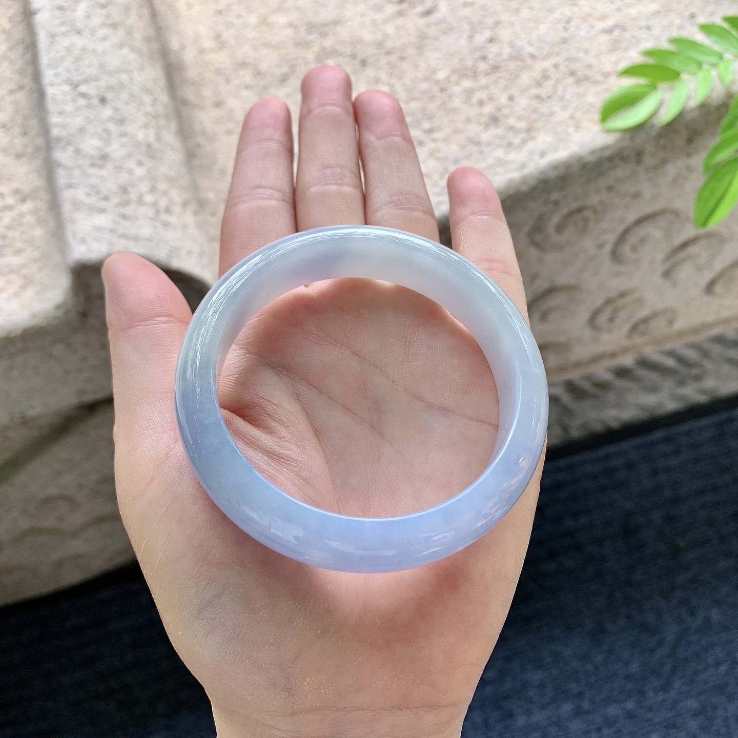 正圈55 56，圈口56.7/13.8/7.8，编码HJ061423，描述细糯，水润，种老，细腻，无