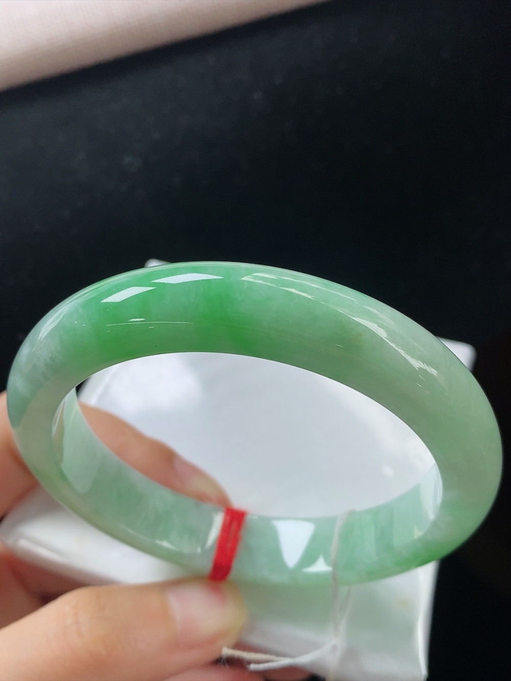 正圈飘绿手镯，圈口尺寸58.1-12.1-9.7mm,904xdz