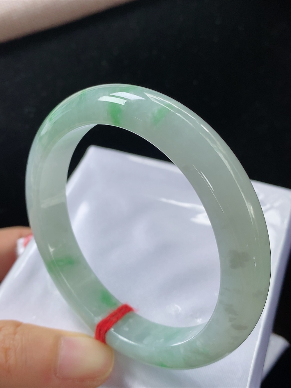正圈飘绿手镯，圈口尺寸53.9-10.7-8.1mm,904xdz