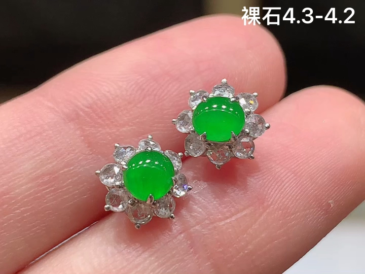 18K 冰绿蛋面耳钉,无裂,尺寸，4.3-4.2