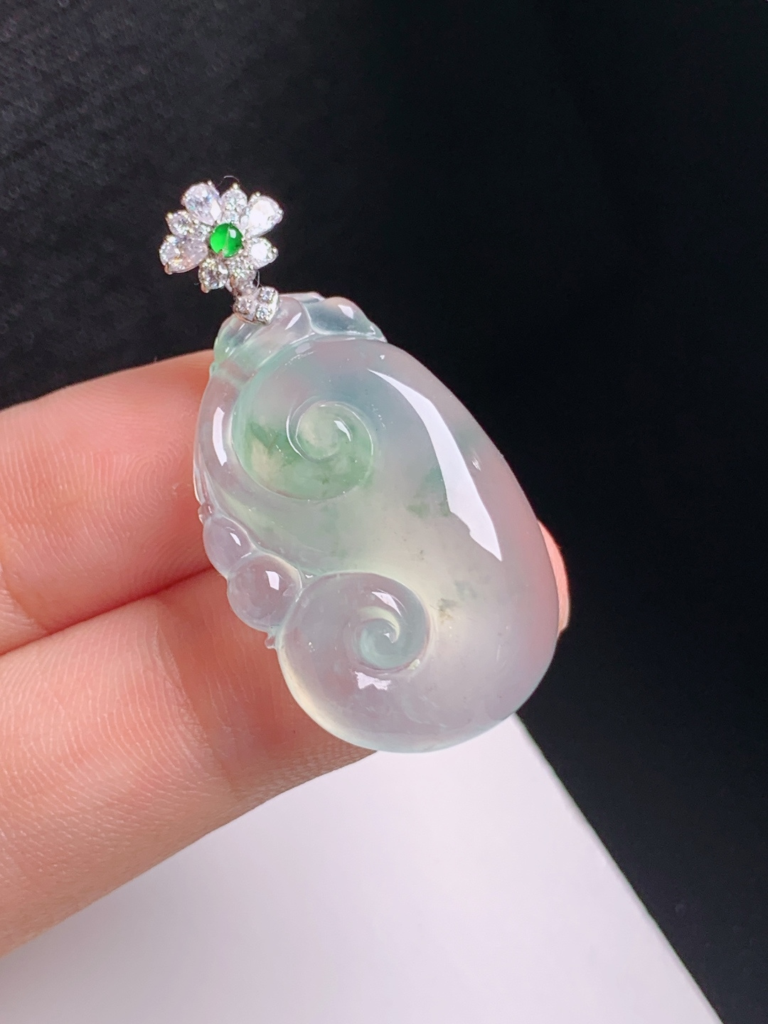 冰种飘花如意吊坠，种老起光，线条流畅，万事如意，530901