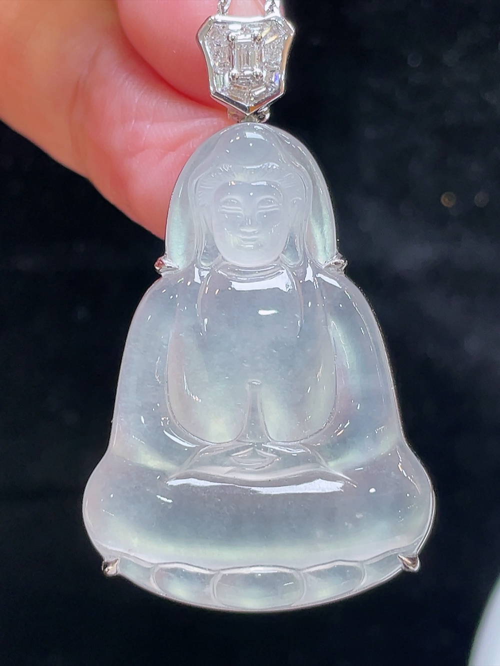 【高冰，观音】大件饱满，通透水润，玉质细腻，翠色鲜艳，18k金奢华钻石镶嵌️，36.2-25.9-3.4