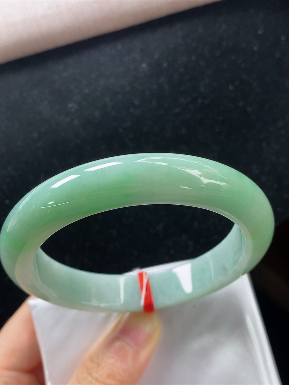 正圈飘绿手镯，圈口尺寸58.5-12.2-9.4mm,904xdz