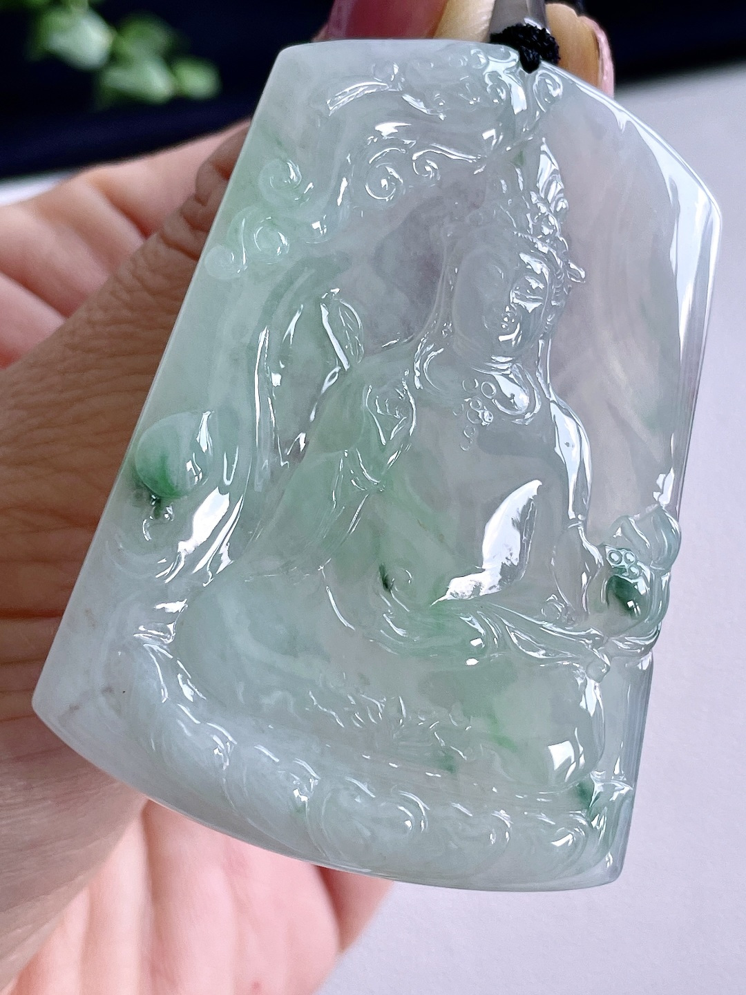 裸石冰飘花大势至菩萨持莲观音牌吊坠，说明缅料无裂性比高，尺寸61-42.7-5.3，重量34.5克