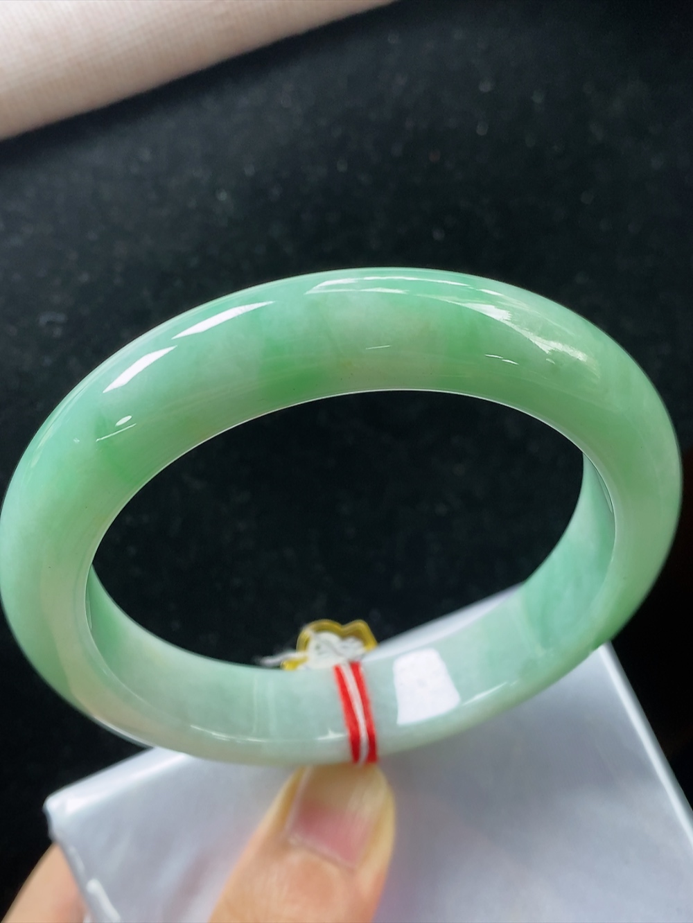 正圈飘绿手镯，圈口尺寸58.5-12.5-9.5mm,904xdz