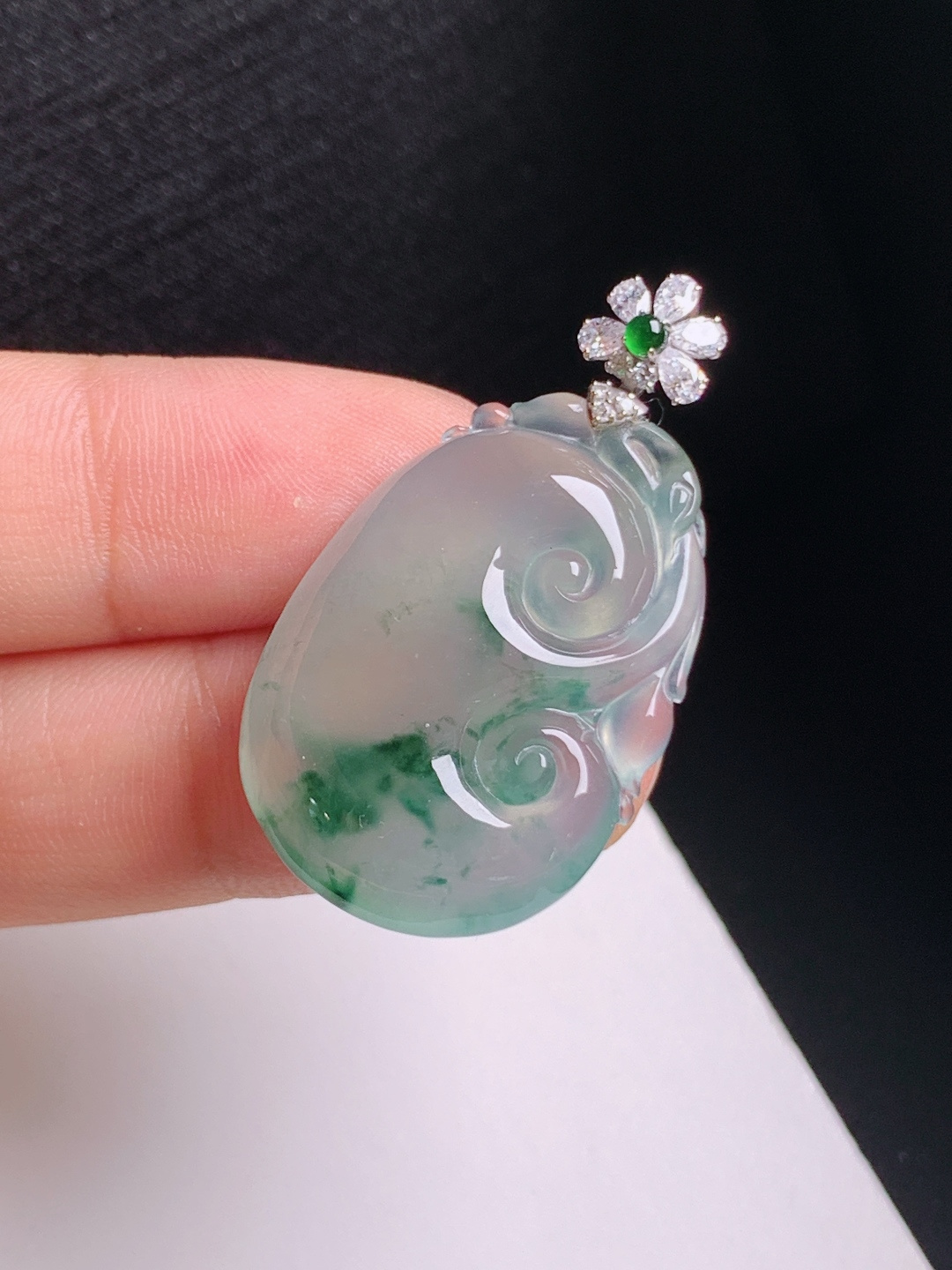 冰种飘花如意吊坠，冰润通透，飘花灵动，吉祥安康，530901