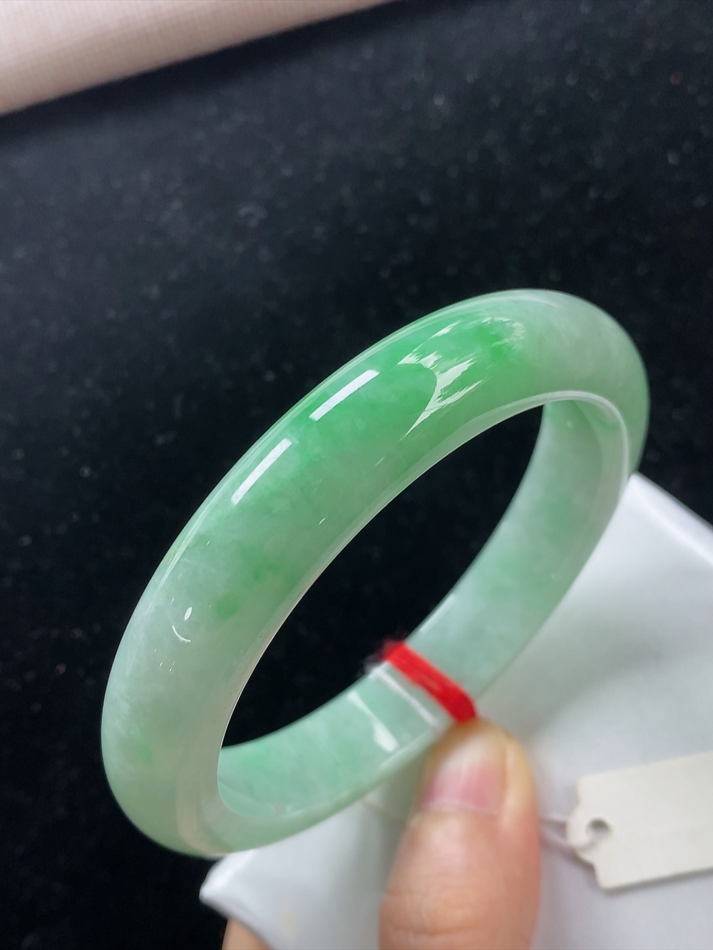正圈飘绿手镯，圈口尺寸58.1-12.1-9.7mm,904xdz