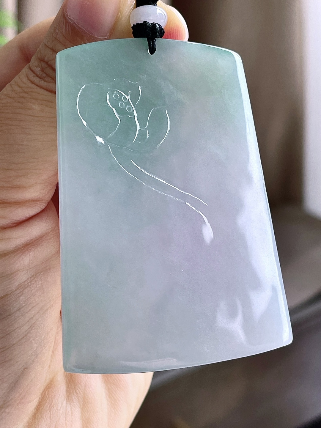 裸石冰种飘花观音牌吊坠，无裂，性比高，厚装，尺寸65.4-47.6-7.3，重量58.6克