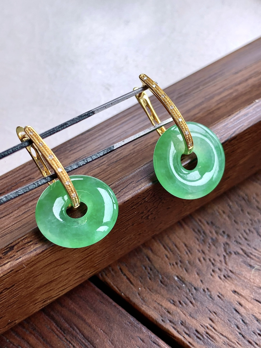 冰飘阳绿甜甜圈耳坠，18k金镶嵌，性比高26，裸石15.2-3.4，重量4.4克