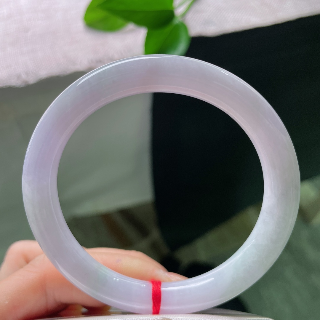 57.6/9.6，圆条，一点皮纹，浅紫清浅淡雅，不浓不艳，紫与淡青缓缓相融，朦胧如烟，仙气悠然。ss57882a