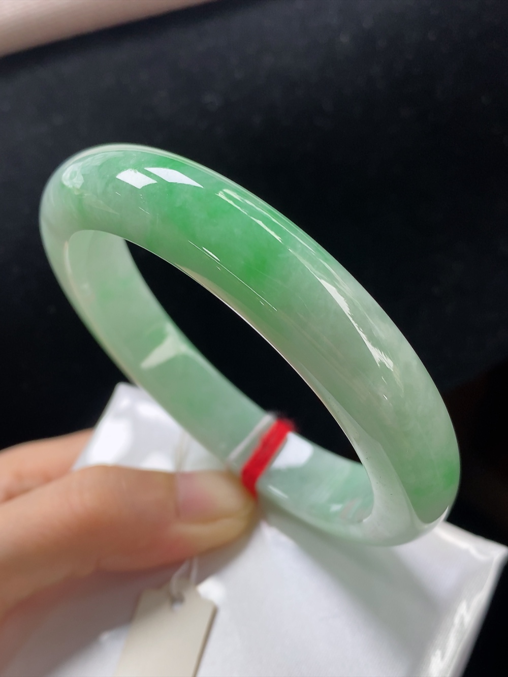 正圈飘绿手镯，圈口尺寸58.1-12.1-9.7mm,904xdz