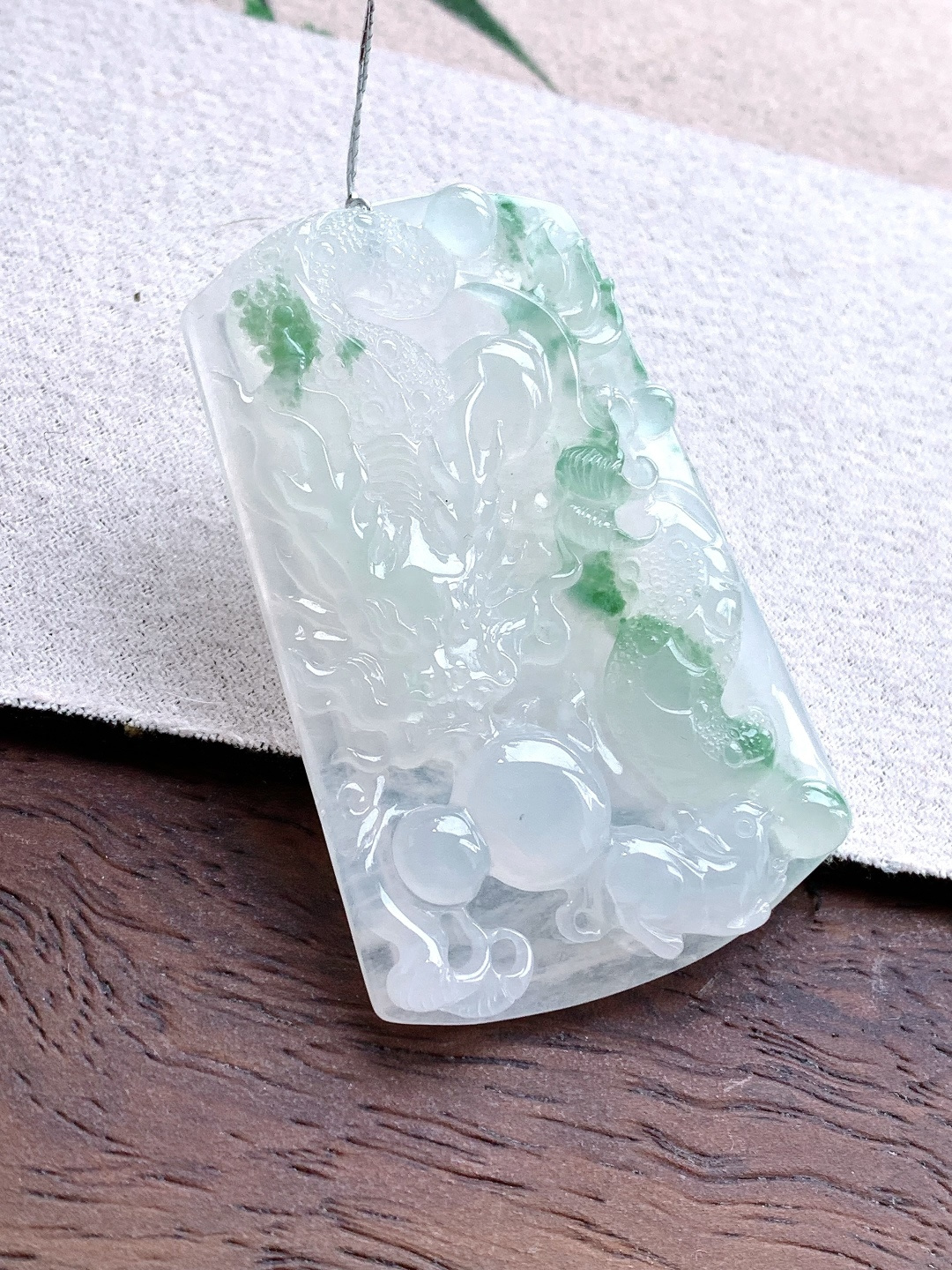 冰飘绿花龙牌大龙牌吊坠,缅料,性比高,飘花,厚装,尺寸62.2-41-7,重量34.7克