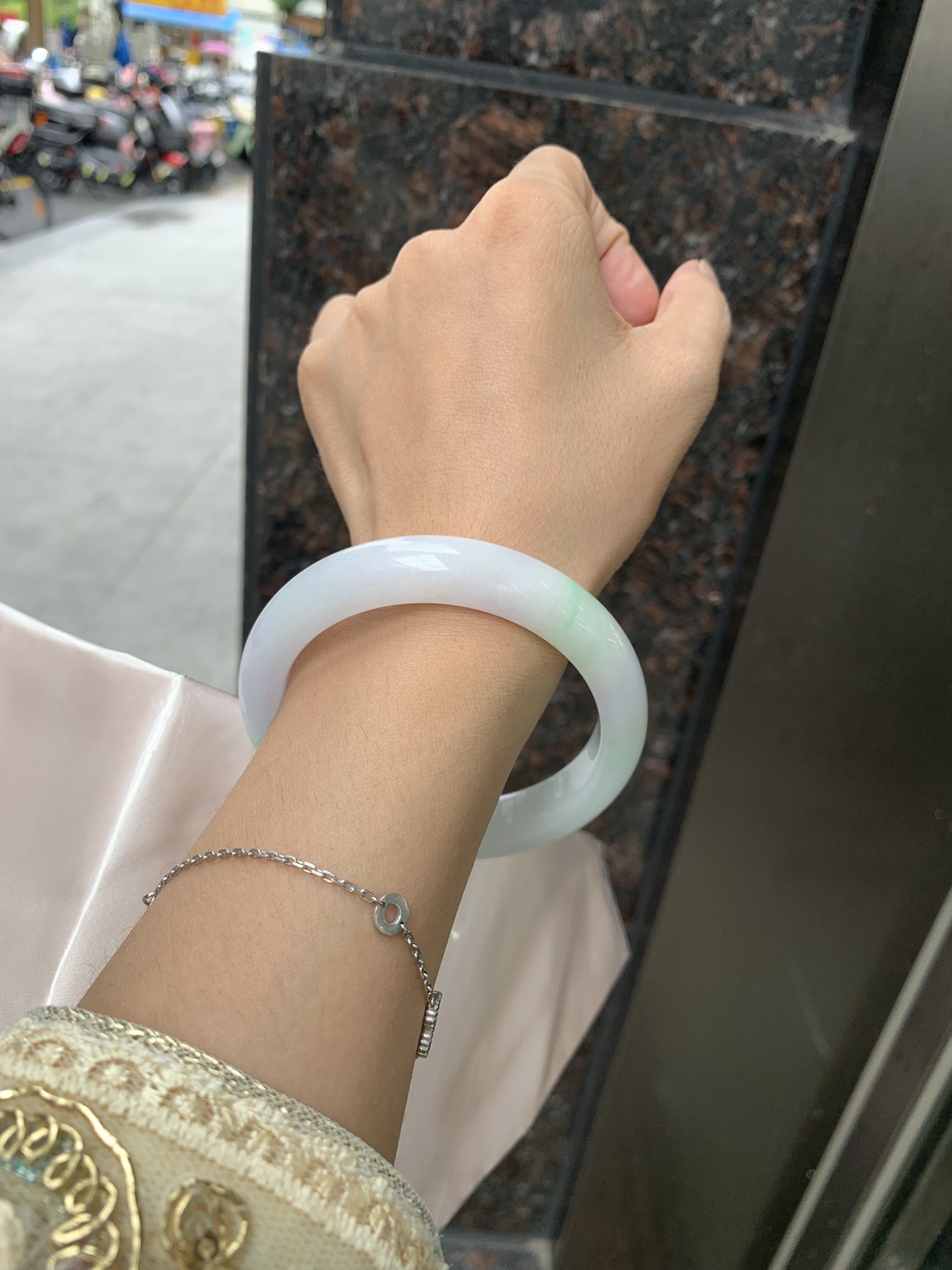 春彩正圈,0921-X750,打灯棉线，底妆干净细腻，阳绿花色碰上梦幻般的春，像是融化了的春天，所有的美好交织在一起，让人心生宁静而淡淡的欢喜
