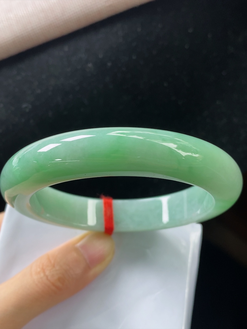 正圈飘绿手镯，圈口尺寸57.5-12.6-10.9mm,904xdz