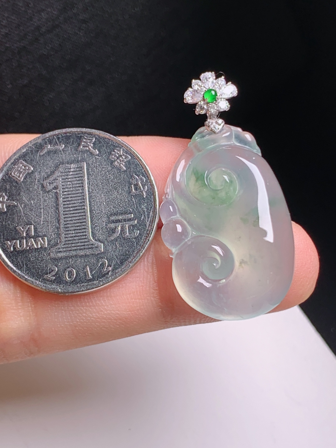 冰种飘花如意吊坠，种老起光，线条流畅，万事如意，530901