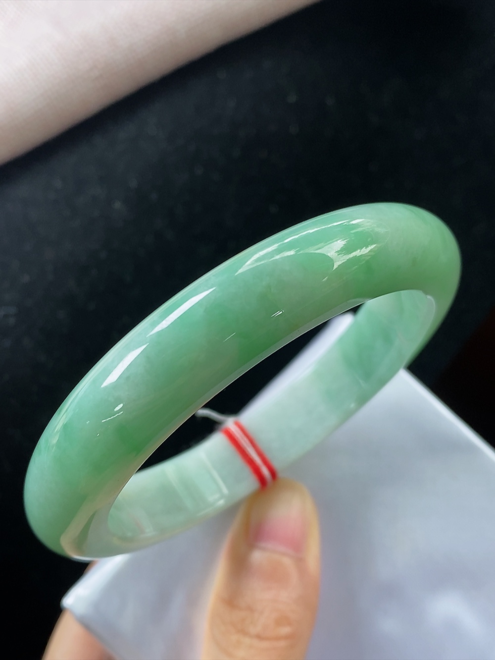 正圈飘绿手镯，圈口尺寸58.5-12.5-9.5mm,904xdz