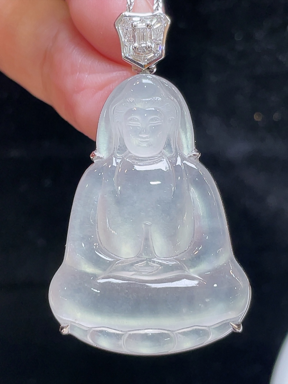 【高冰，观音】大件饱满，通透水润，玉质细腻，翠色鲜艳，18k金奢华钻石镶嵌️，36.2-25.9-